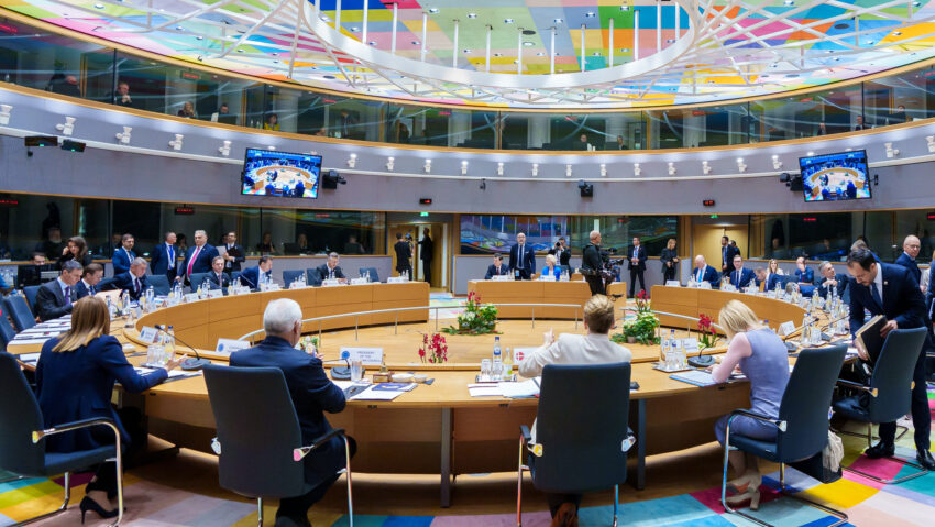 Liderii europeni au decis să ajute Ucraina cu 90 de miliarde de euro, printr-un împrumut cu dobânzi plătite din bugetul European