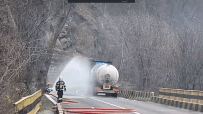 Trafic rutier blocat pe Valea Oltului, în urma unei scurgeri de material inflamabil pe șosea