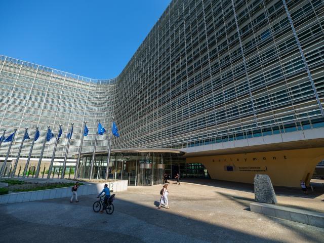Comisia Europeană a prezentat un plan ambiţios pentru combaterea bolilor cardiovasculare, principala cauză de deces în Uniunea Europeană