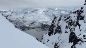 Risc însemnat de avalanșă în Bucegi și în Făgăraș, la înălțimi mari