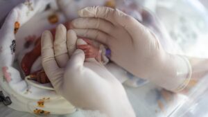 Zeci de unități de pediatrie solicită sprijin pentru echipamente medicale și renovări