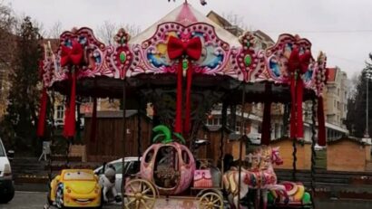 Primăria Sfântu Gheorghe a primit alt carusel decât cel comandat şi spune că e o ‘tentativă de înşelăciune’