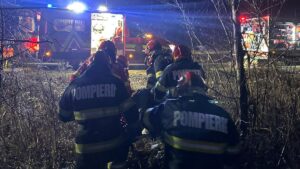 Mureș: Autoturism răsturnat sub un pod, victimă cod roșu