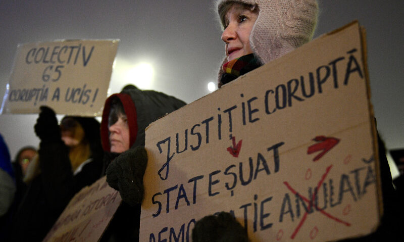 A fost a cincea seară de proteste, cu şi mai mulţi oameni în stradă, la manifestaţiile pentru o justiţie curată