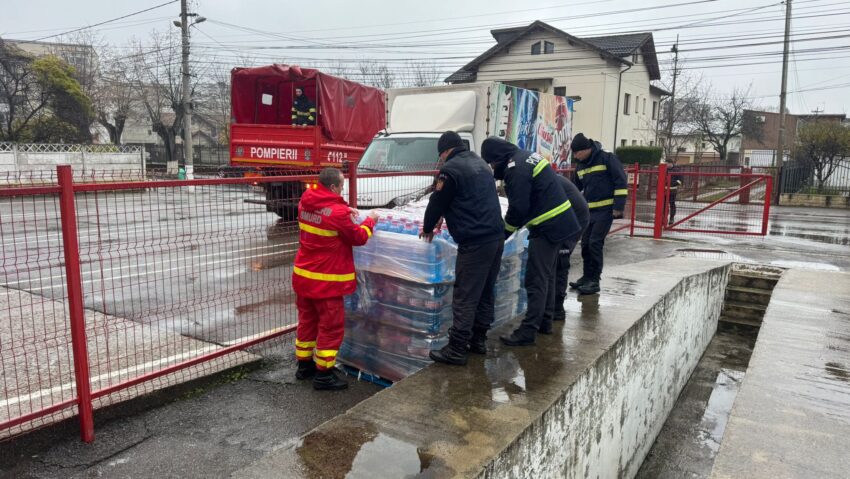 Oamenii din localităţile rămase fără apă din judeţele Prahova şi Dâmboviţa aşteaptă reluarea furnizării acesteia în sistem centralizat