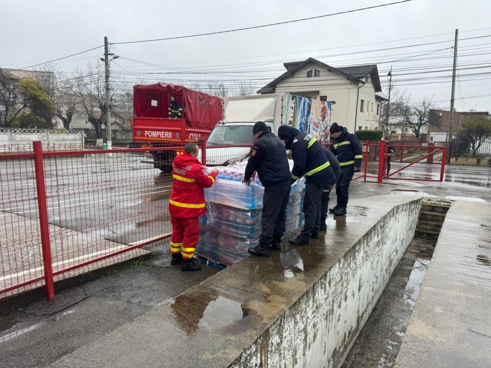 Oamenii din localităţile rămase fără apă din judeţele Prahova şi Dâmboviţa aşteaptă reluarea furnizării acesteia în sistem centralizat
