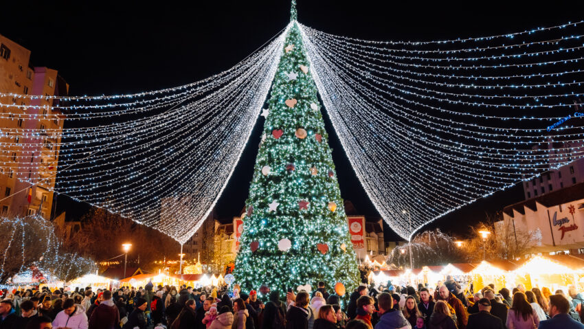 La Târgu Mureș s-a deschis aseară târgul de Crăciun