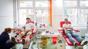 Covasna: Primarul Antal Arpad şi echipa de hochei au donat sânge pentru colecta de Crăciun organizată de Caritas