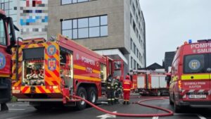 Peste 30 de persoane s-au autoevacuat la Târgu Mureș, în urma unui incendiu