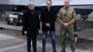 Premierii român şi olandez au vizitat Baza Aeriană 71 de la Câmpia Turzii