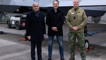 Premierii român şi olandez au vizitat Baza Aeriană 71 de la Câmpia Turzii