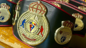 Centură de campion naţional la box, scoasă la licitaţie