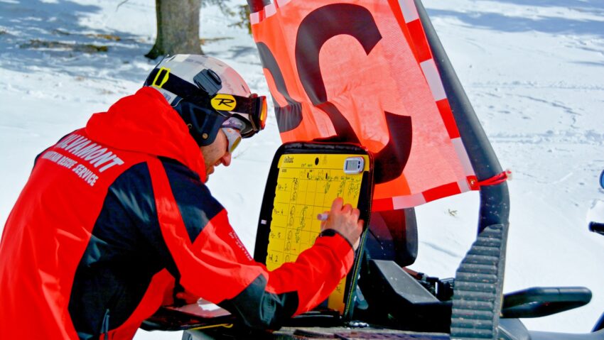 Şase oameni au ajuns la spital după ce au fost salvaţi de pe munte, în ultimele 24 de ore.