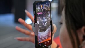 Potrivit unui studiu, antreprenorii se îndreaptă tot mai mult către platformele sociale pentru promovare