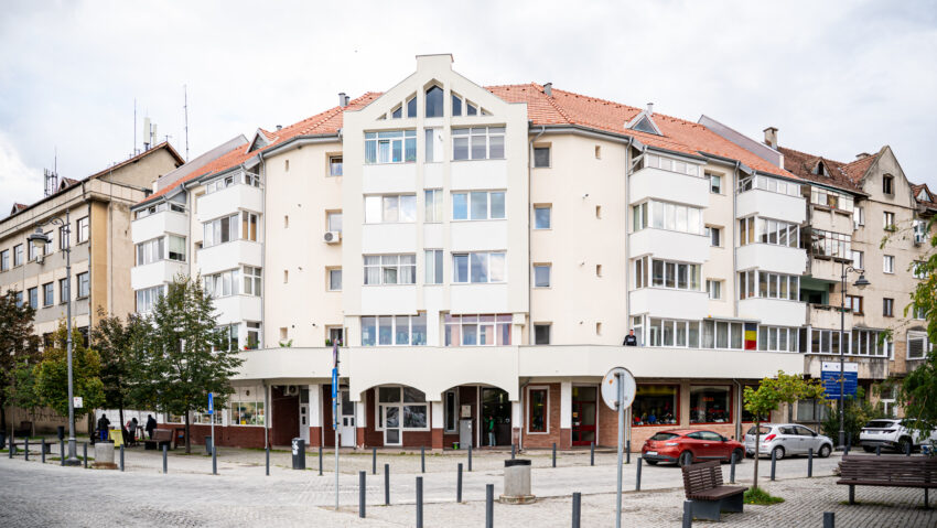 Blocurile vechi cu trei şi patru etaje vor avea lifturi interioare sau exterioare, potrivit unui proiect de lege promulgat de preşedintele României