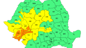 Meteorologii au prelungit și extins codurile de vreme severă