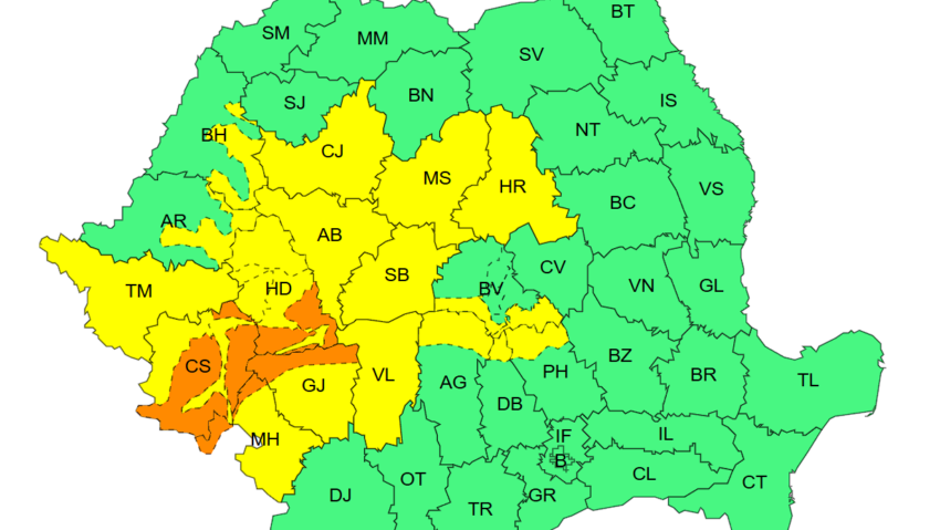 Meteorologii au prelungit și extins codurile de vreme severă