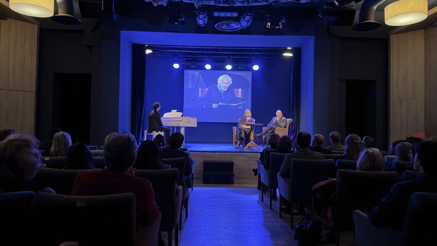 Aplauze pentru poet… pe scenă, la Institutul Cultural Român din Londra, pe 17 ianuarie 2026