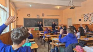 Expoziție dedicată nonviolenței în școli, organizată la Miercurea-Ciuc de IPJ Harghita