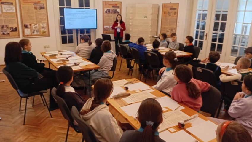 Atelier de scriere cu pană la Muzeul Oltului şi Mureşului Superior din Miercurea-Ciuc