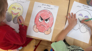 Expoziție dedicată nonviolenței în școli, organizată la Miercurea-Ciuc de IPJ Harghita