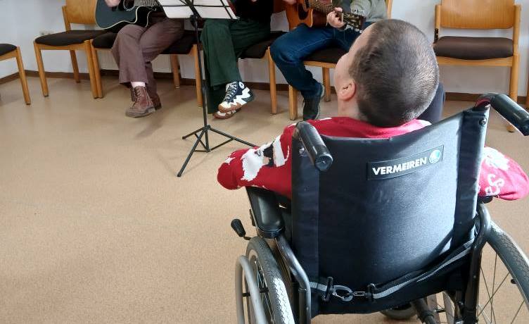 Persoanele cu dizabilităţi vor avea la dispoziţie, din acest an, un serviciu social care le oferă sprijin pentru a trăi autonom