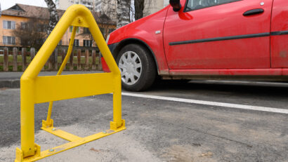 Primăria Sfântu Gheorghe a prelungit contractele pentru garaje și a majorat chiria