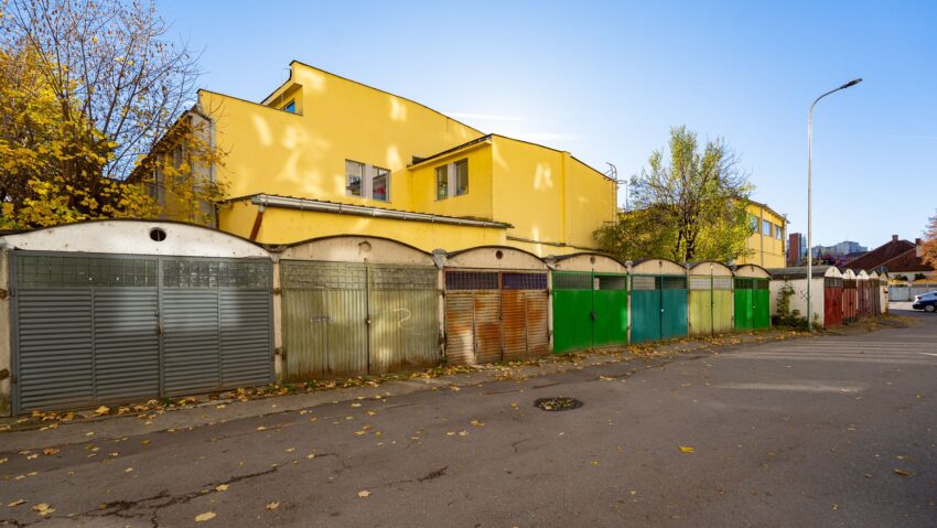 Primãria Sfântu Gheorghe reduce redevența pentru garaje la 10 euro/mp/an