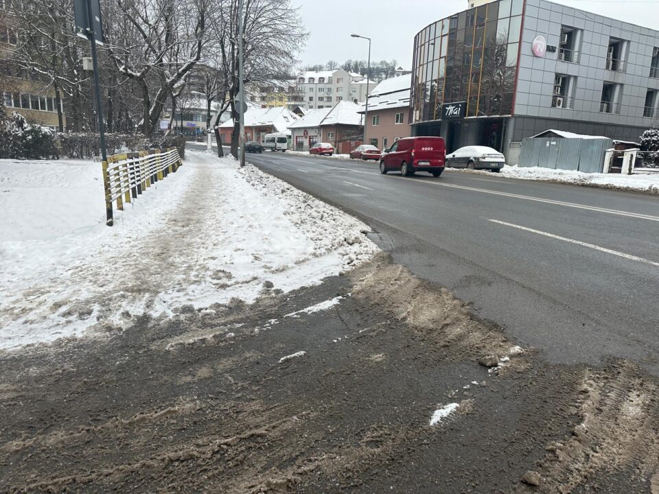 Trotuarele din Tg. Mureș, pline de zăpadă! Poliția Locală promite amenzi