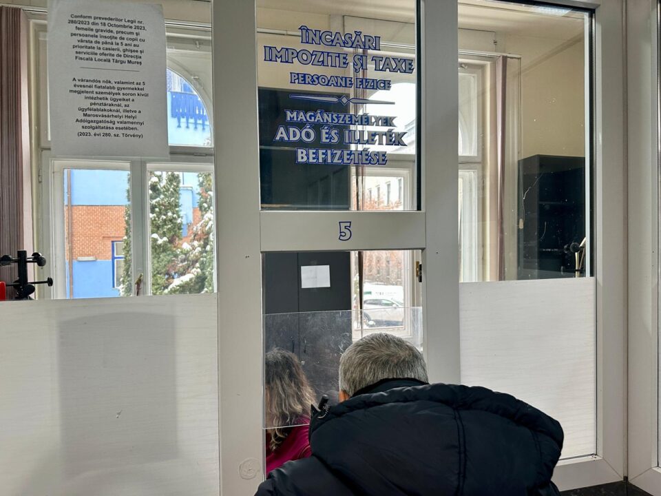 Târgumureșenii nu s-au mai înghesuit ca în alți ani să plătească impozitele din prima zi