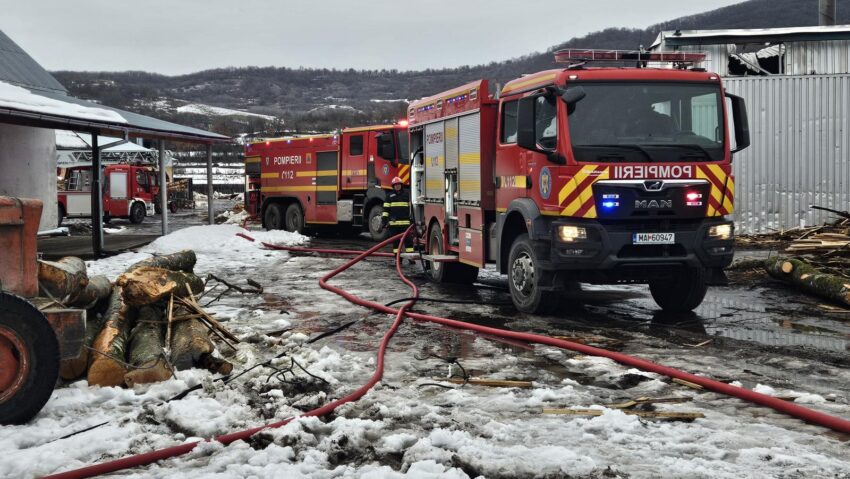 Incendiu în incinta unui operator economic în localitatea Jabenița