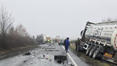 UPDATE Şapte persoane şi-au pierdut viaţa într-un accident rutier în judeţul Timiş
