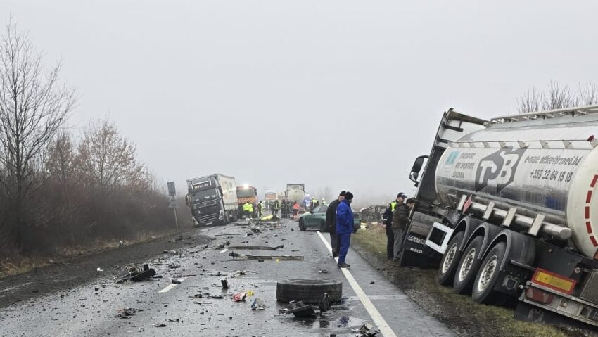 UPDATE Şapte persoane şi-au pierdut viaţa într-un accident rutier în judeţul Timiş