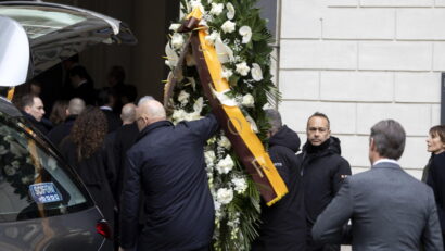 Italia îşi ia adio de la creatorul de modă Valentino