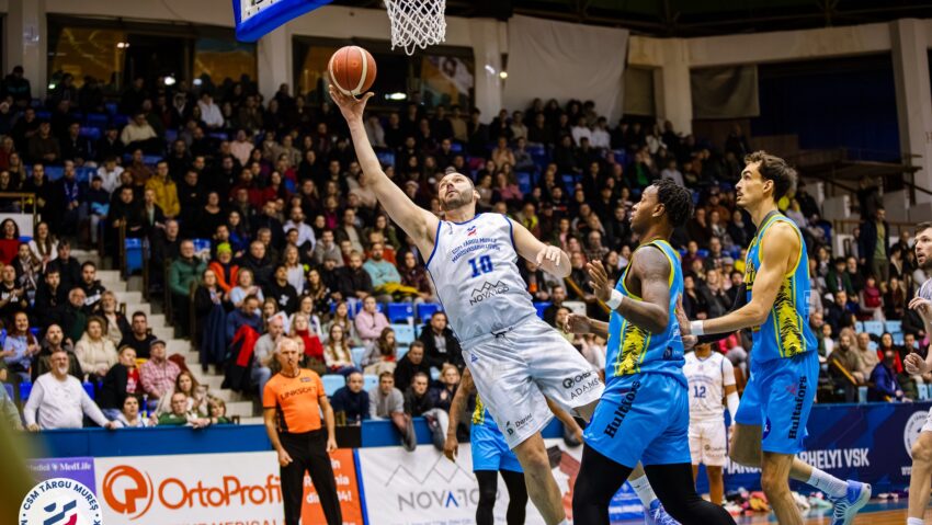 Baschetbaliştii mureşeni susţin primul joc din 2026