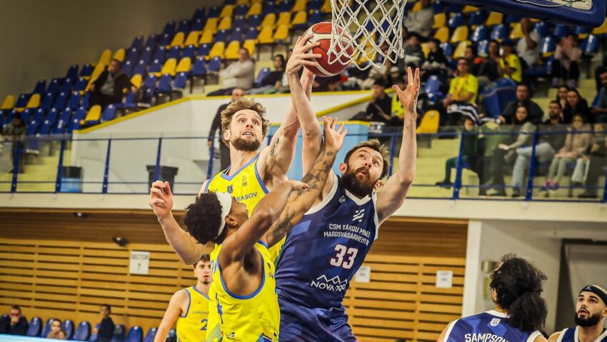 Baschetbaliştii mureşeni, meci cu Petrolul Ploieşti