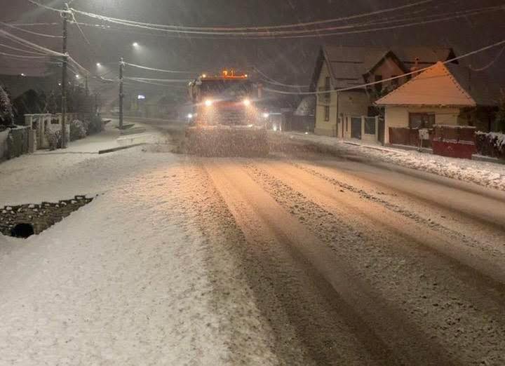 Nu drumarii, ci șoferii sunt cei luați prin surprindere de zăpezi!