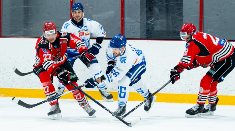 Una caldă, două reci în Erste Liga la hochei pe gheaţă