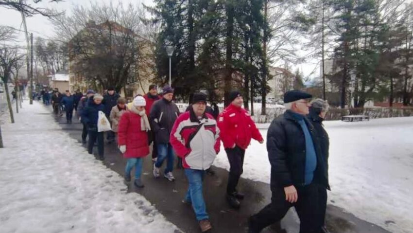 Aproximativ 50 de persoane au participat la Miercurea-Ciuc la flash mob împotriva creşterii impozitelor şi taxelor locale