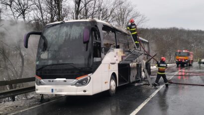 Incendiu la un autocar. 47 de persoane s-au autoevacuat