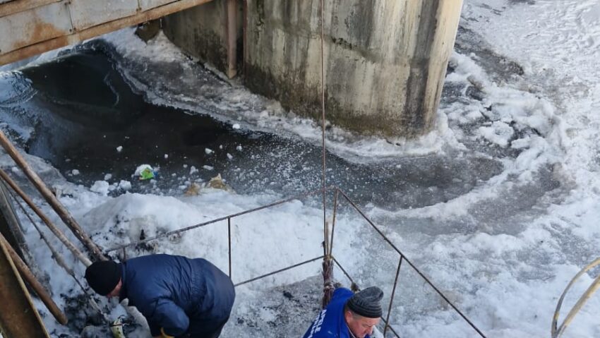 Podul de gheață de la Gurghiu nu afectează alimentarea cu apă a populației