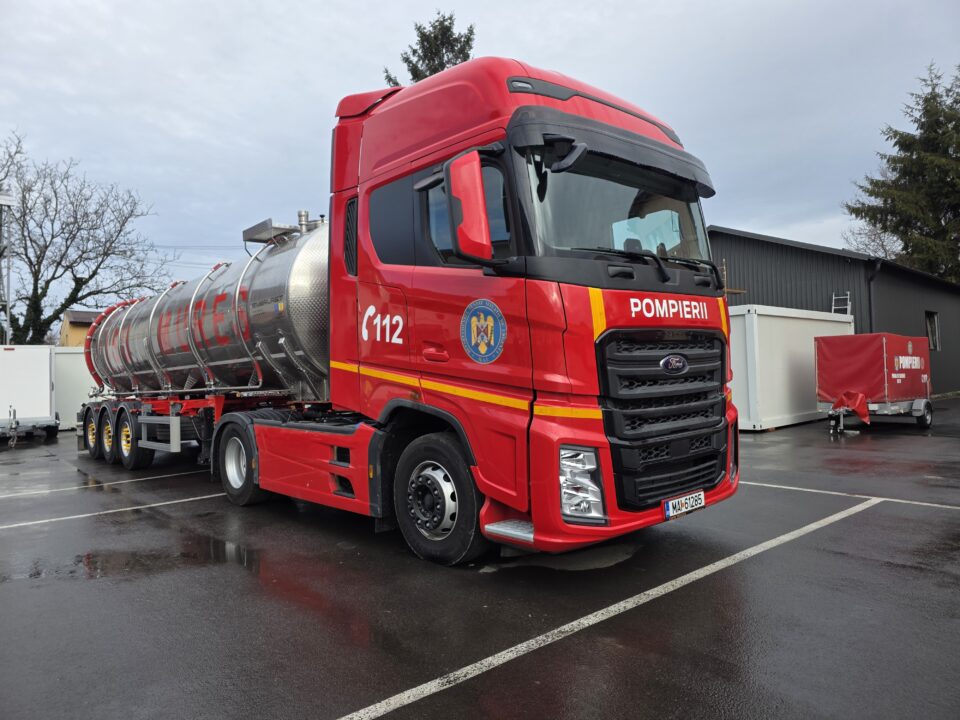 Cisternă de 30.000 de litri, donată de Primăria Târgu Mureș celor de la  ISU „Horea” Mureș