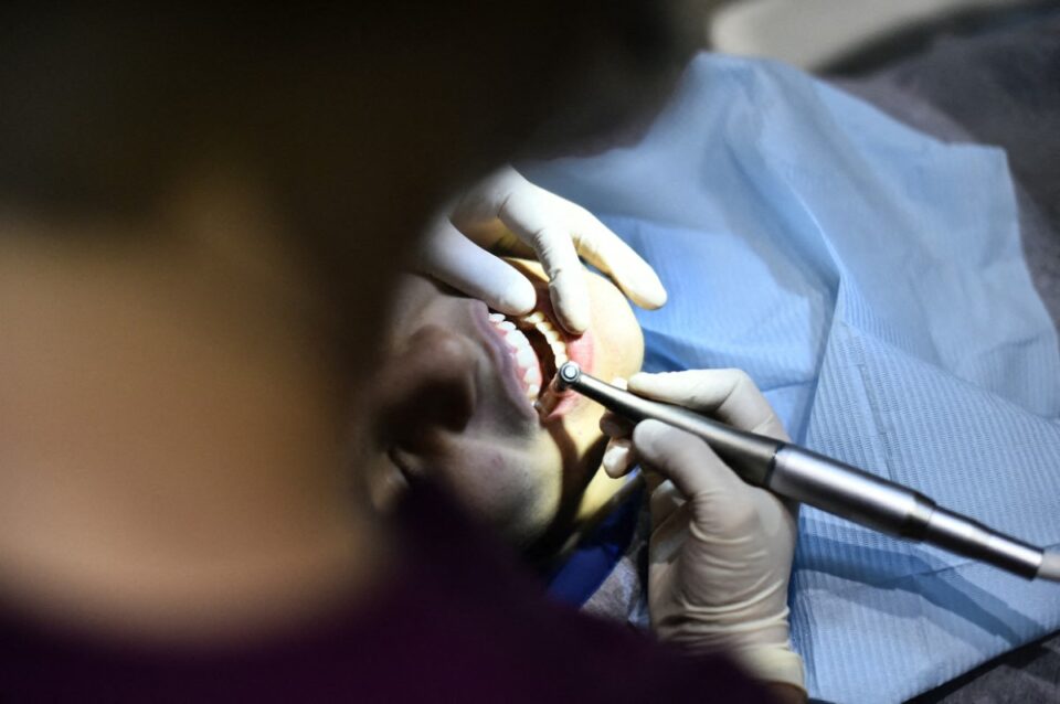 390 de stomatologi mureșeni fac decontări de servicii dentare
