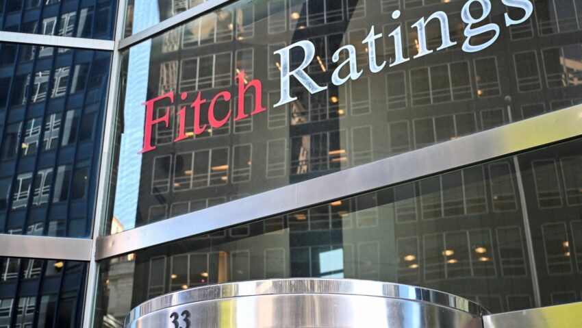 Fitch menţine ratingul suveran al României la BBB-, cu perspectivă negativă