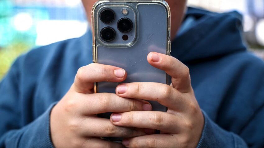 Radio România lansează campania „Stai sigur pe net”, pentru siguranța digitală a minorilor