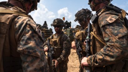 Marea Britanie şi-a retras temporar personalul din Iran