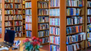 ,,Cumpără o carte și doneaz-o bibliotecii”