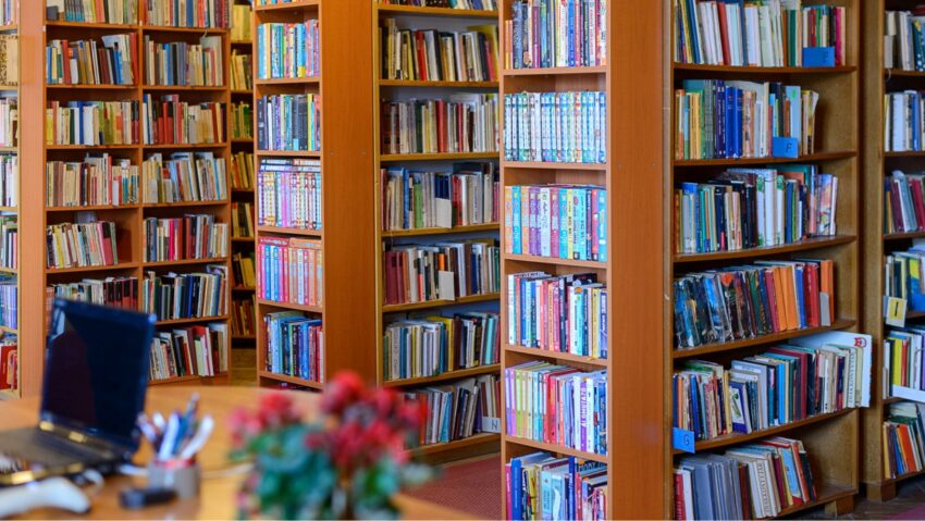 ,,Cumpără o carte și doneaz-o bibliotecii”