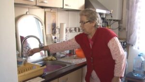 Bloc din Codlea, fără apă din cauza datoriilor neplătite