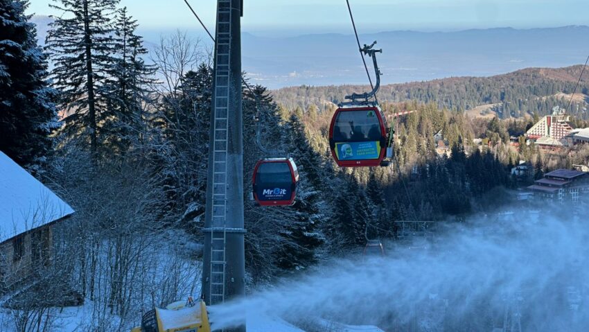 Se produce zăpadă artificială pe pârtiile din masivul Postăvarul
